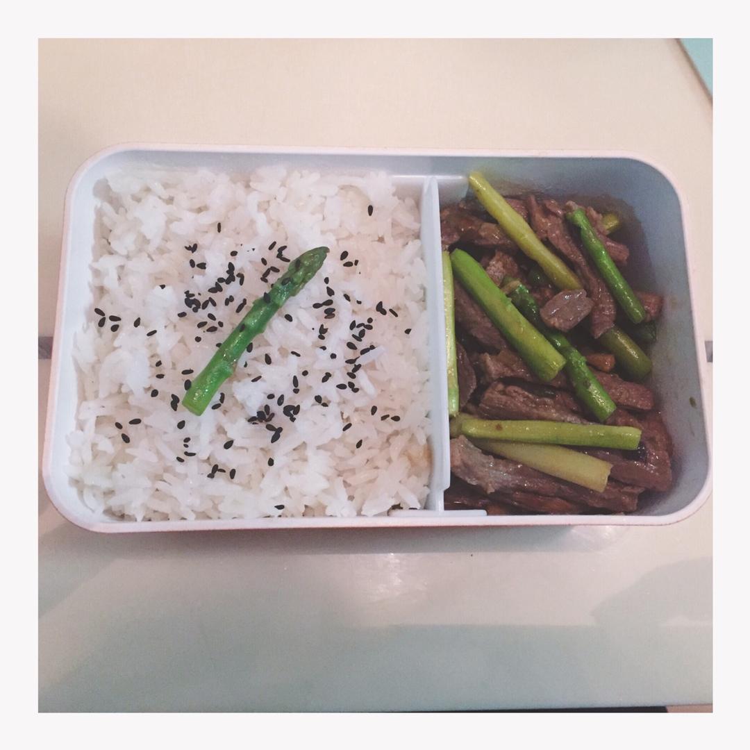 芦笋炒牛肉