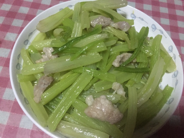 芹菜炒肉