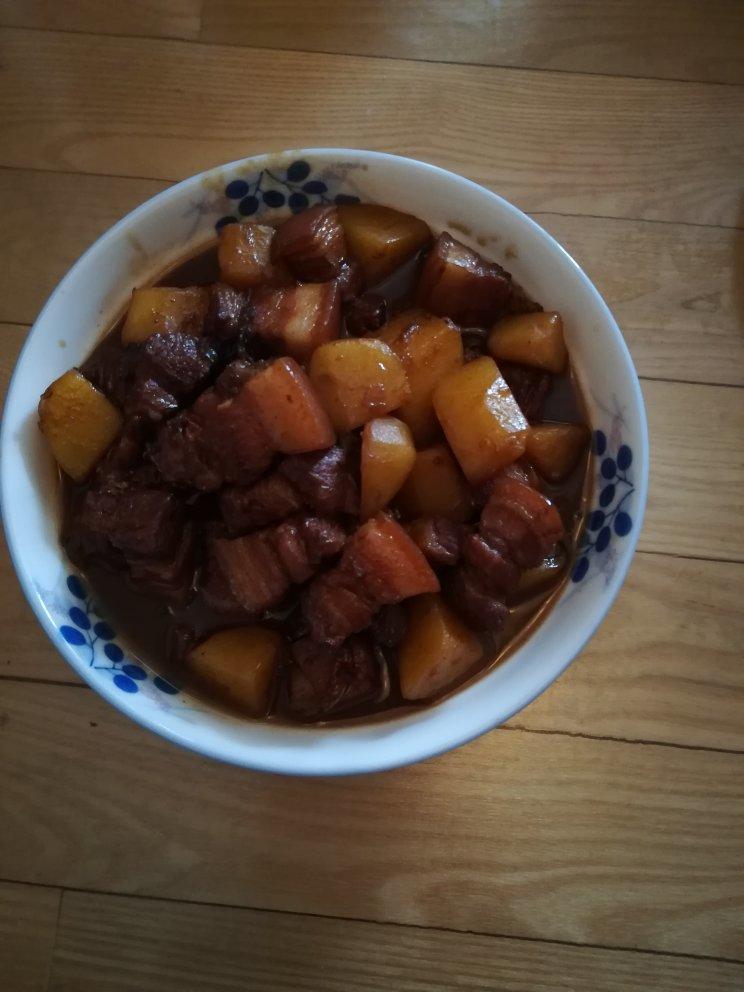 吃着碗里望着锅里的红烧肉