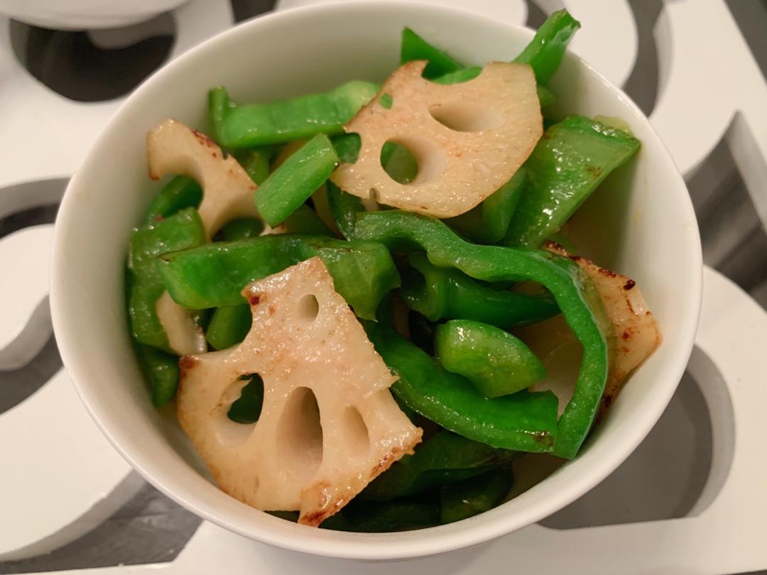 藕丁炒青椒