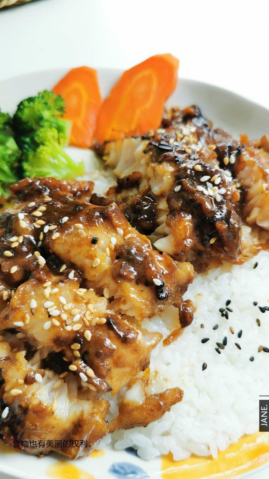 蜜汁巴沙鱼盖饭