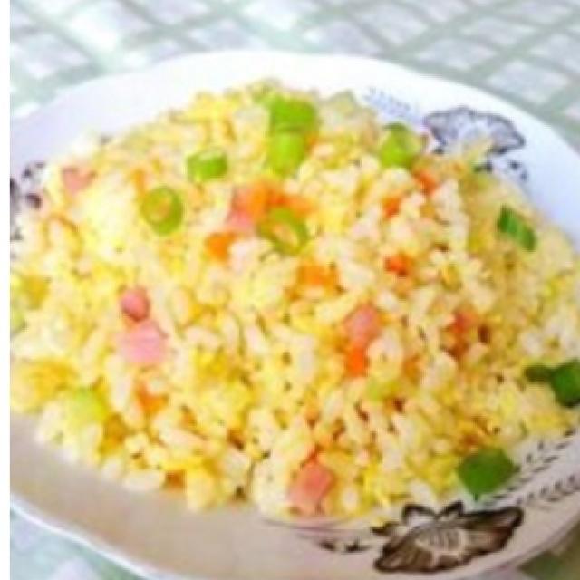 如吃的蛋抄饭的做法