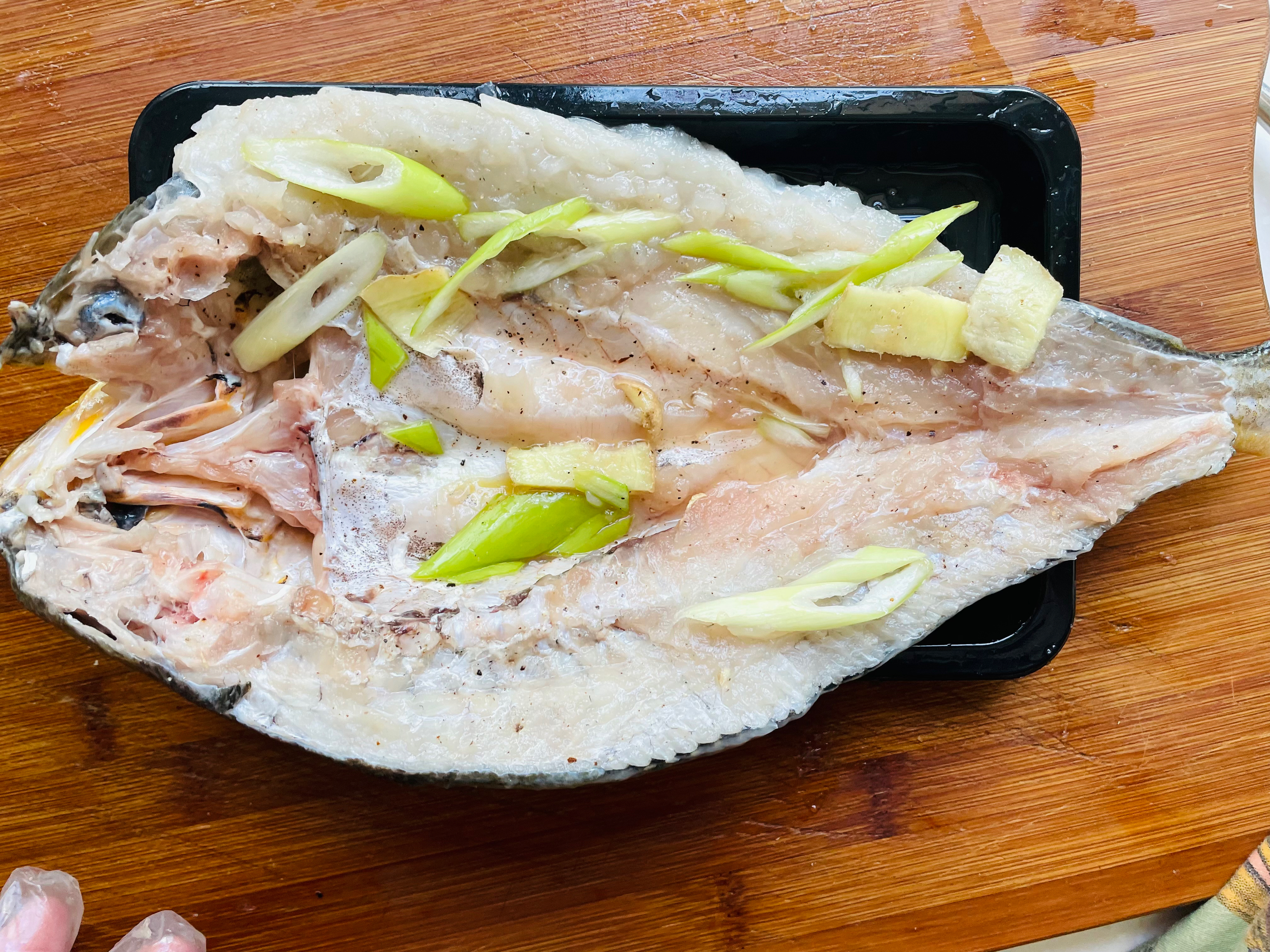 超下饭的烤黄花鱼的做法 步骤2