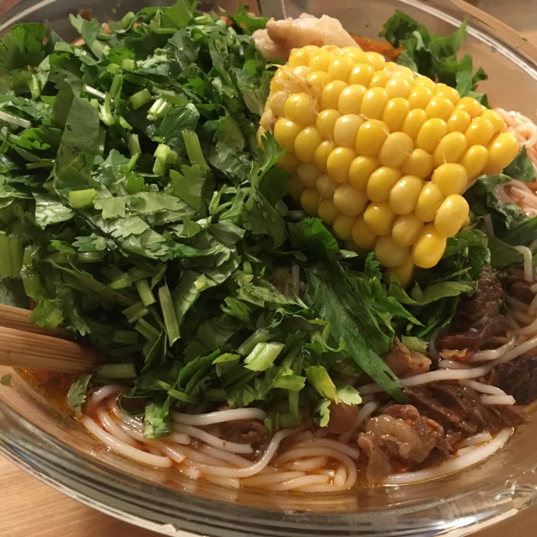 红油香辣牛肉米线