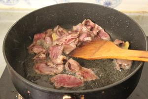 日式马铃薯炖肉的做法 步骤3