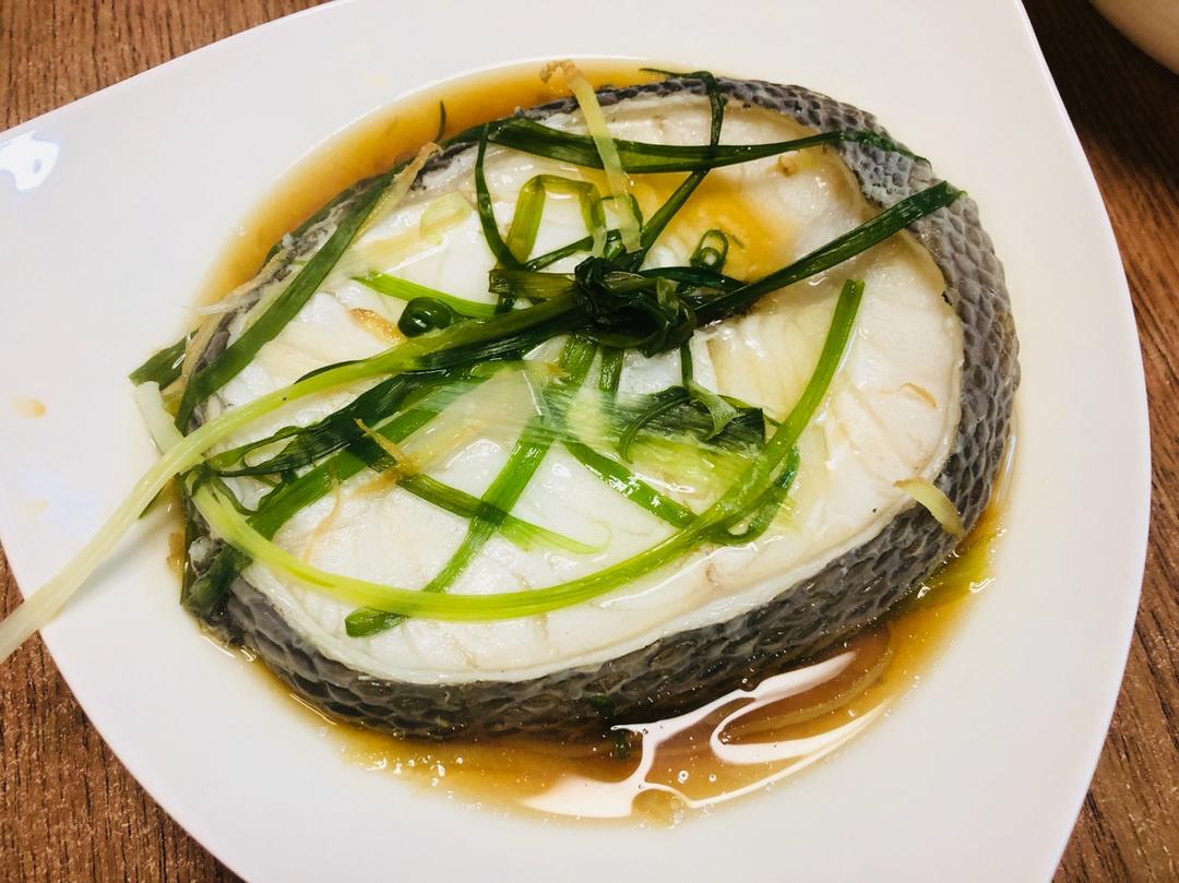 清蒸银鳕鱼 怕不熟,煮了7分钟有点老,味道还是很不错的,只给宝宝吃了