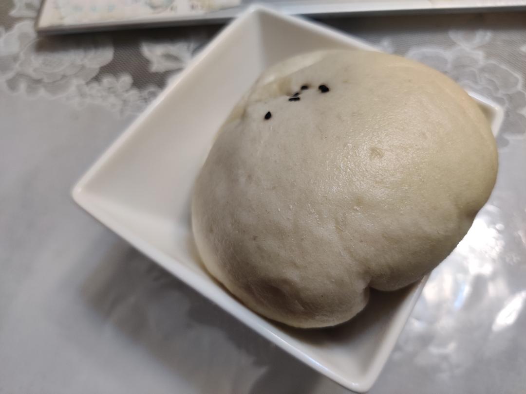 蓬松暄软香菇菜包