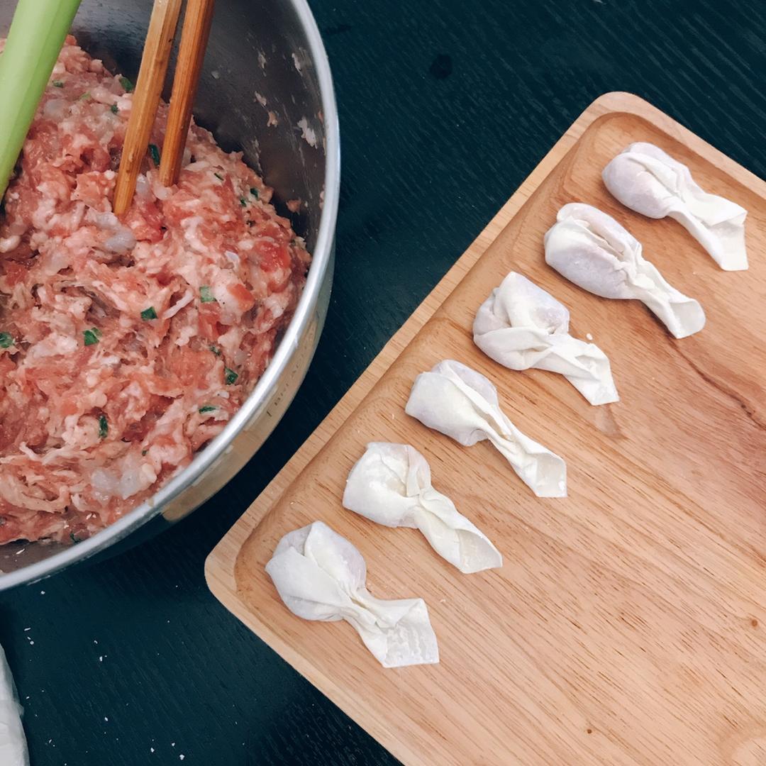 金鱼小馄饨包法
