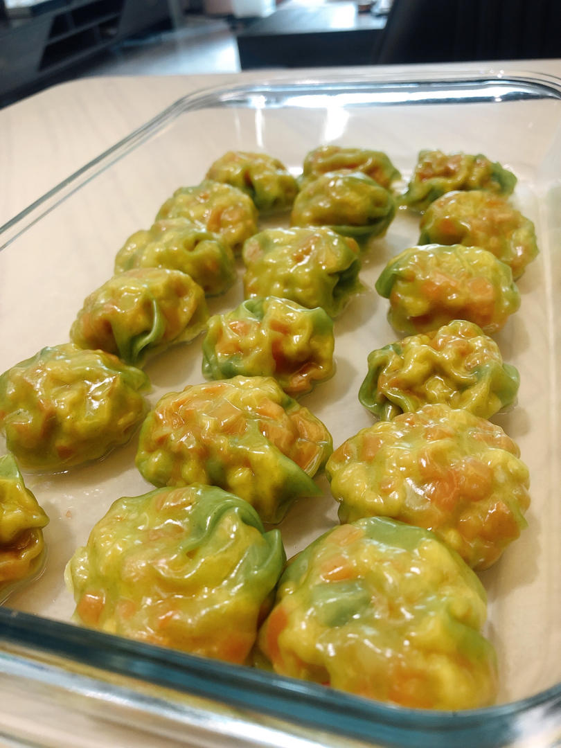 一口一个青椒火腿鸡蛋蒸包