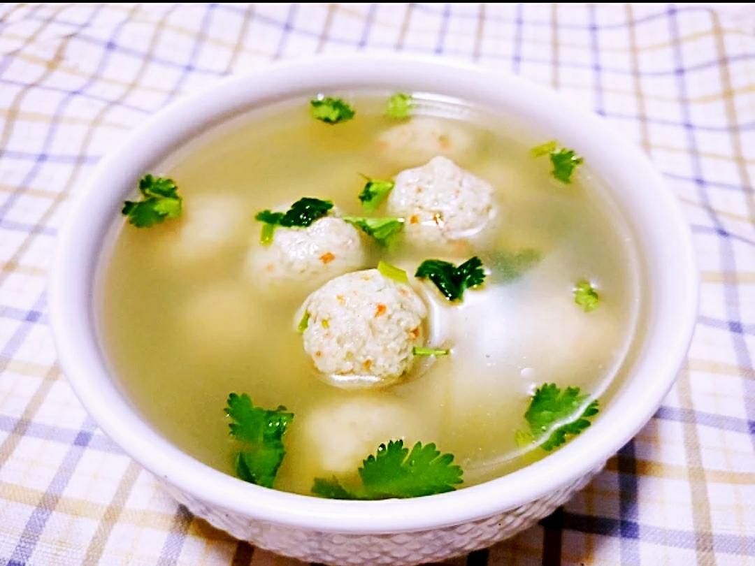 猫的坟墓做的清新鸡肉丸子汤