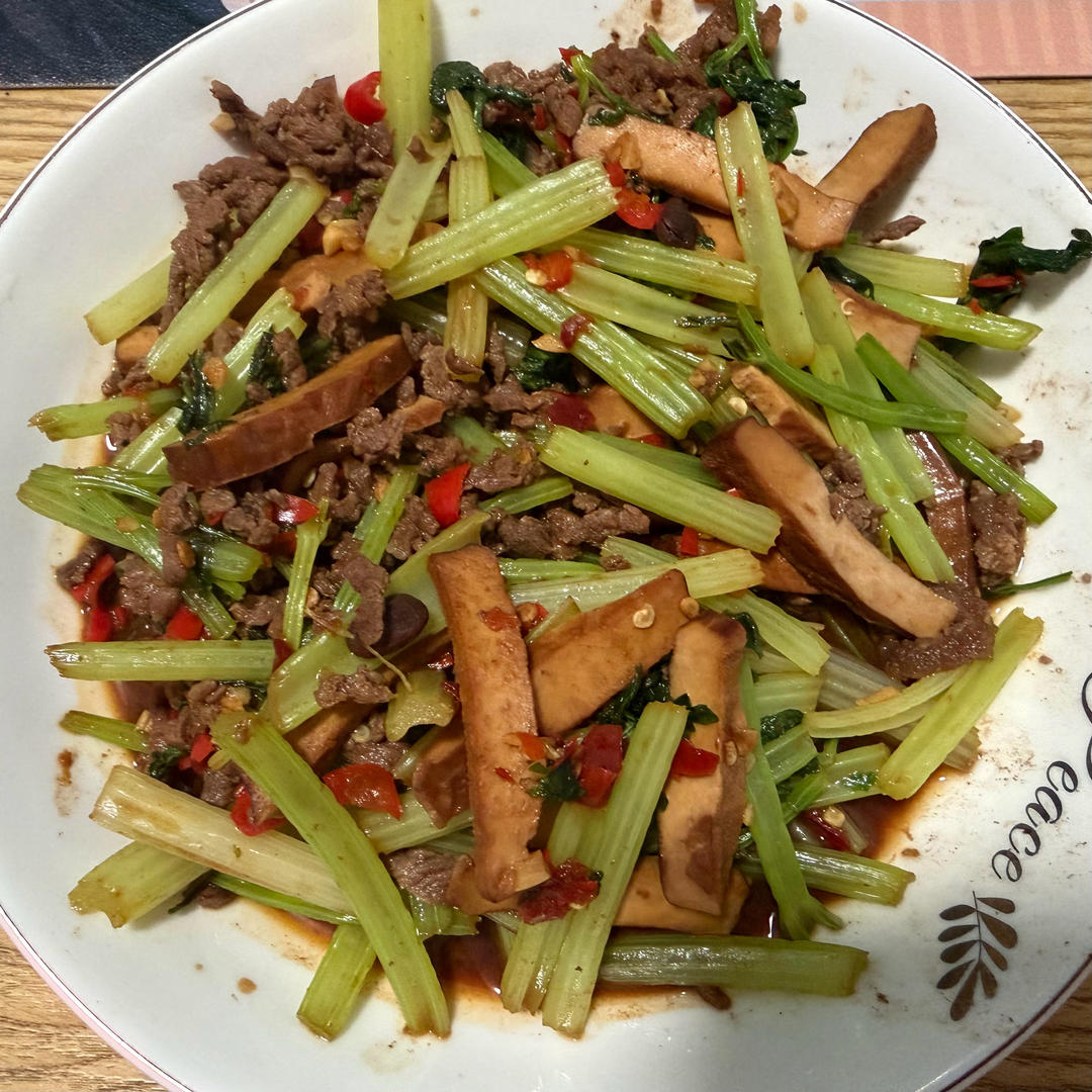 一个小技巧做不输餐馆的芹菜炒香干
