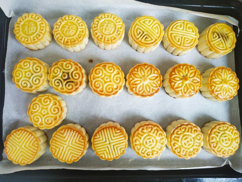 广式月饼—蛋黄莲蓉月饼