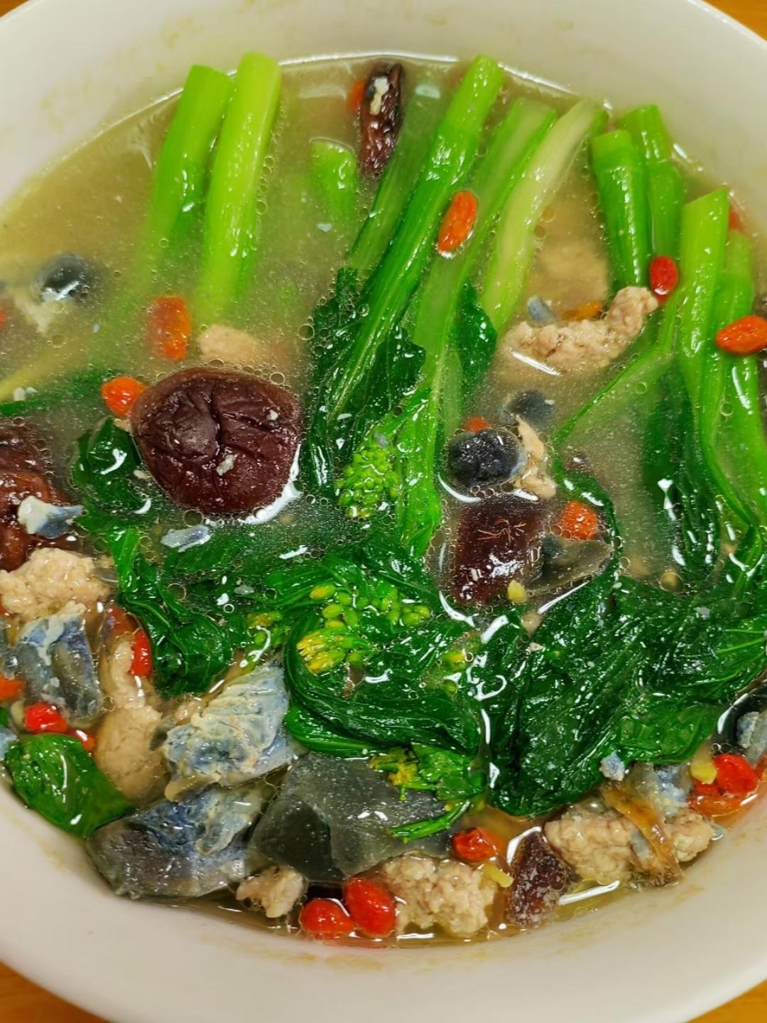 咸香爽口的上汤菜心