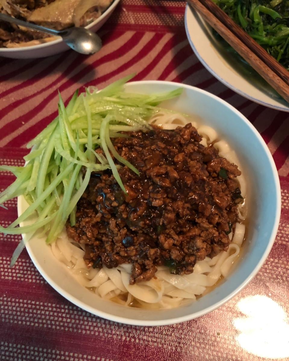 炸酱面（炸酱和面条的做法）