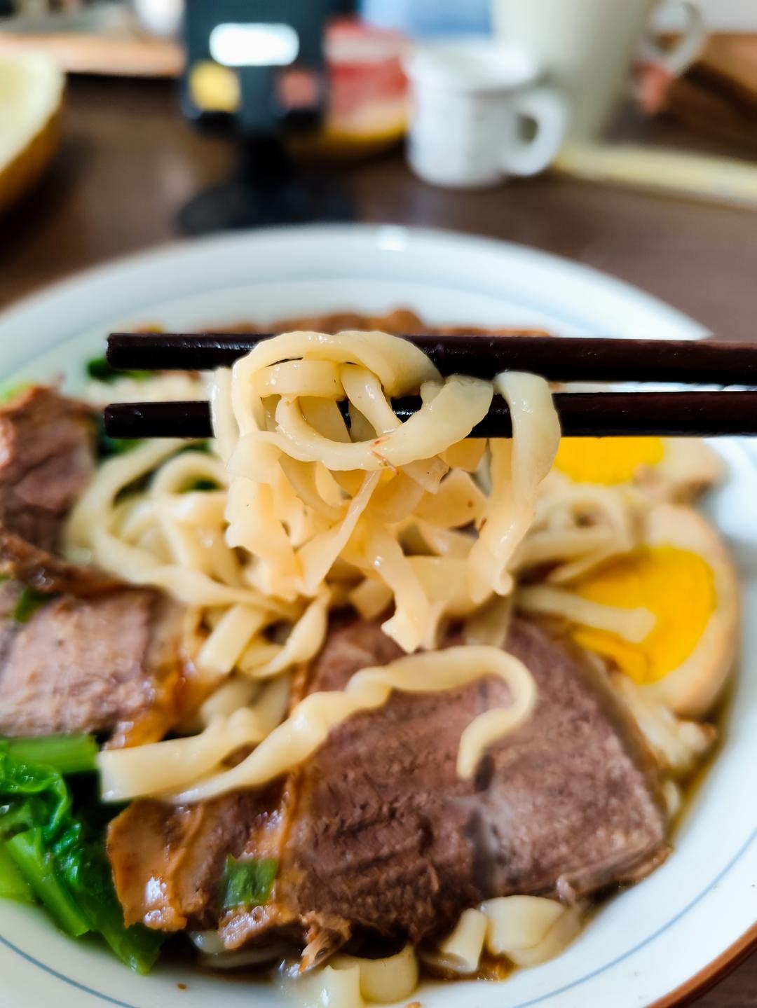 【小高姐】手擀肉臊面  手工做出口感劲道的擀面条