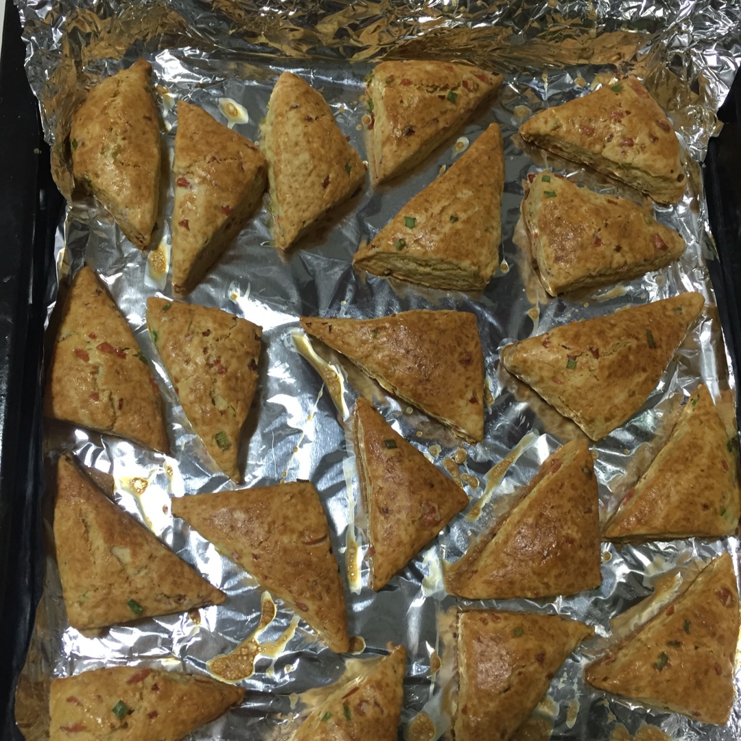 葱香火腿肠司康