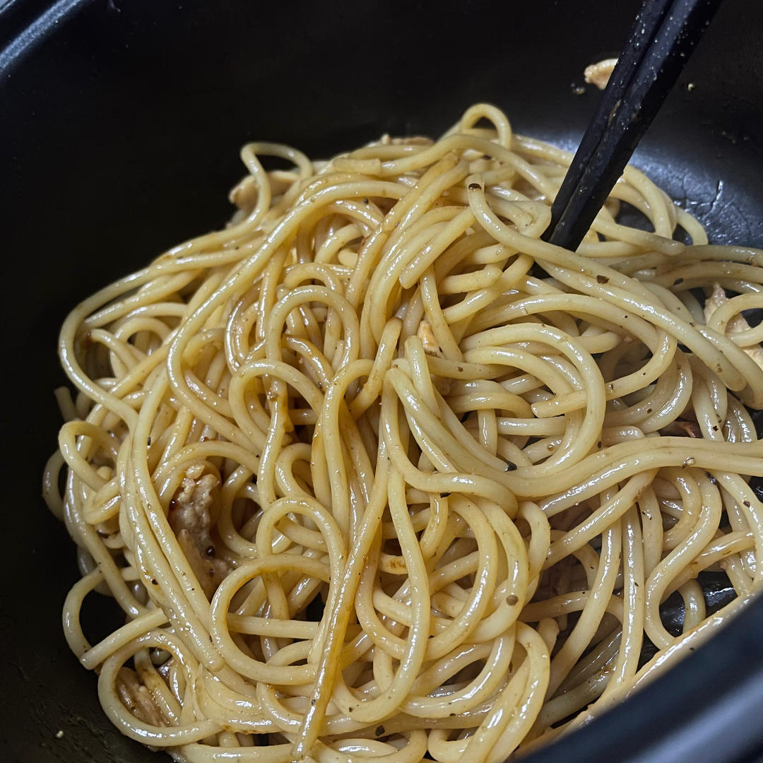 黑胡椒香肠意大利面