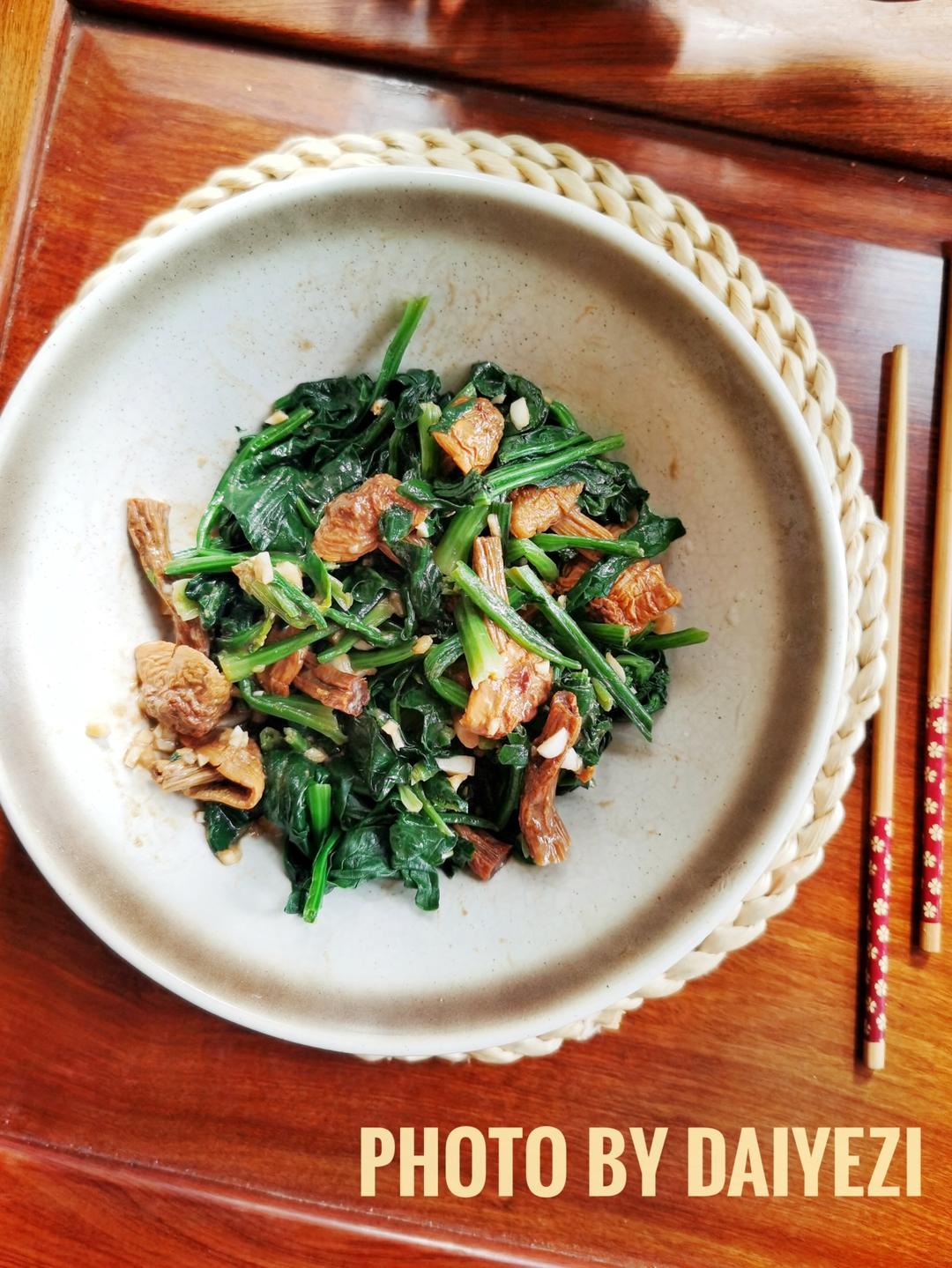 凉拌菠菜榛蘑