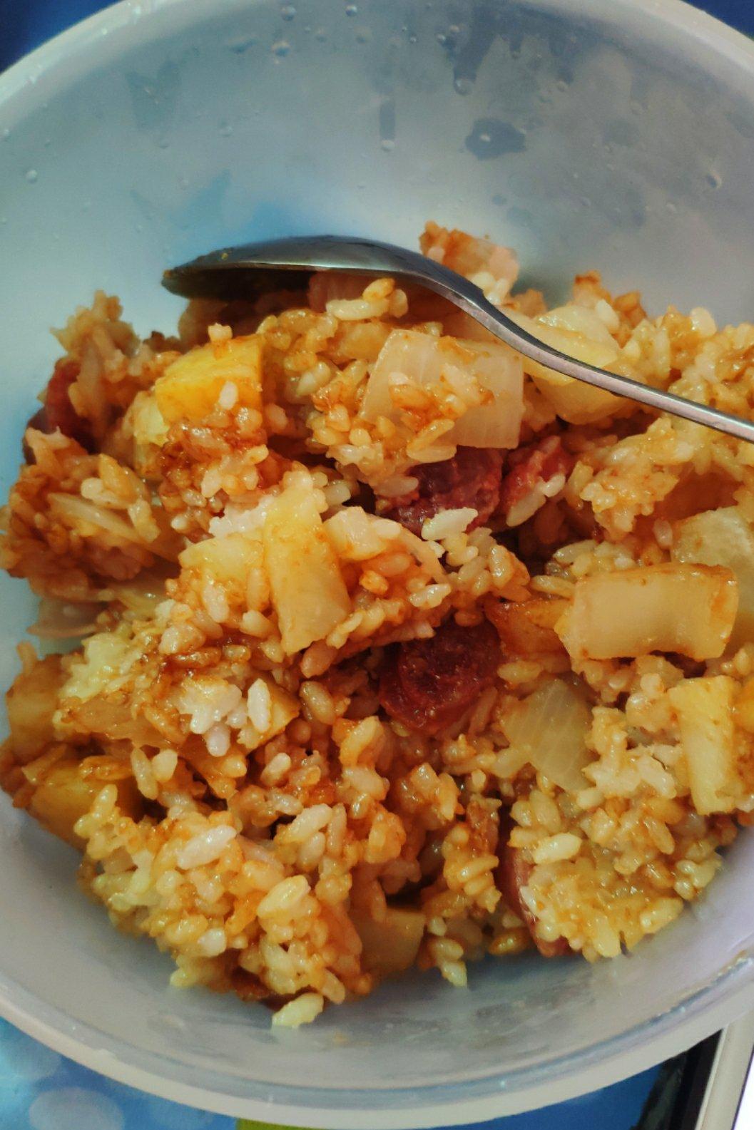 土豆腊肠焖饭