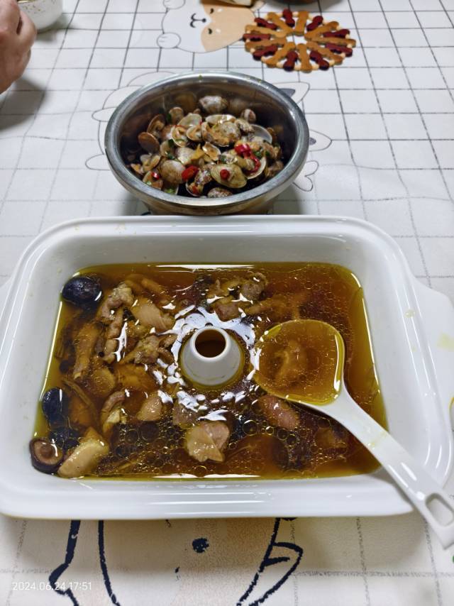 不加一滴水的 云南汽锅鸡
