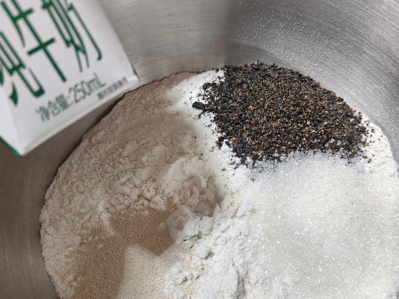 纯奶手撕吐司的做法 步骤1