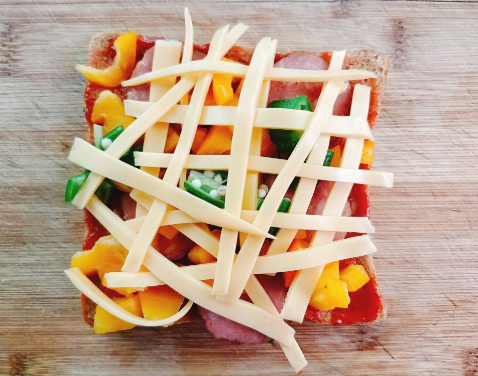 简单快捷美味土司披萨的做法