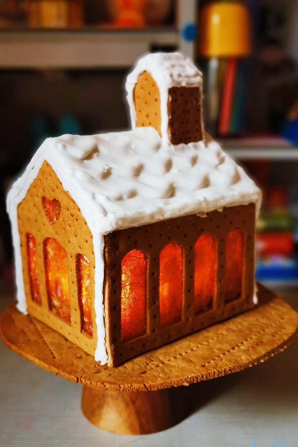小朵爱下厨做的超级容易的圣诞节姜饼屋(进阶版:教堂姜饼屋)