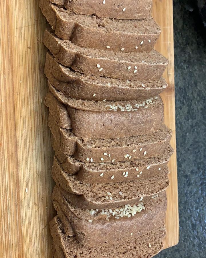 新手手揉，低卡减脂100%黑麦全麦面包