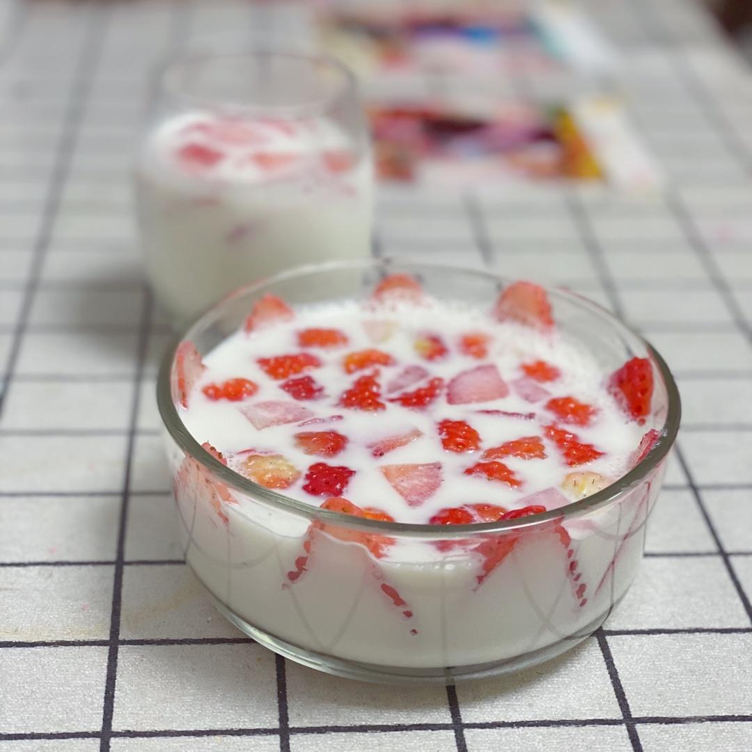 吉利丁片做芒果草莓布丁