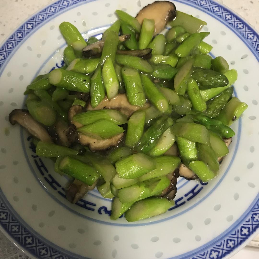 芦笋炒香菇