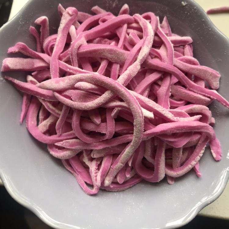 火龙果粉粉面的做法