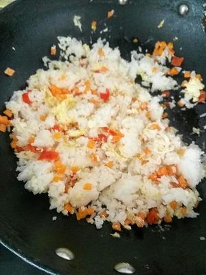 青椒鸡蛋火腿炒饭的做法 步骤4