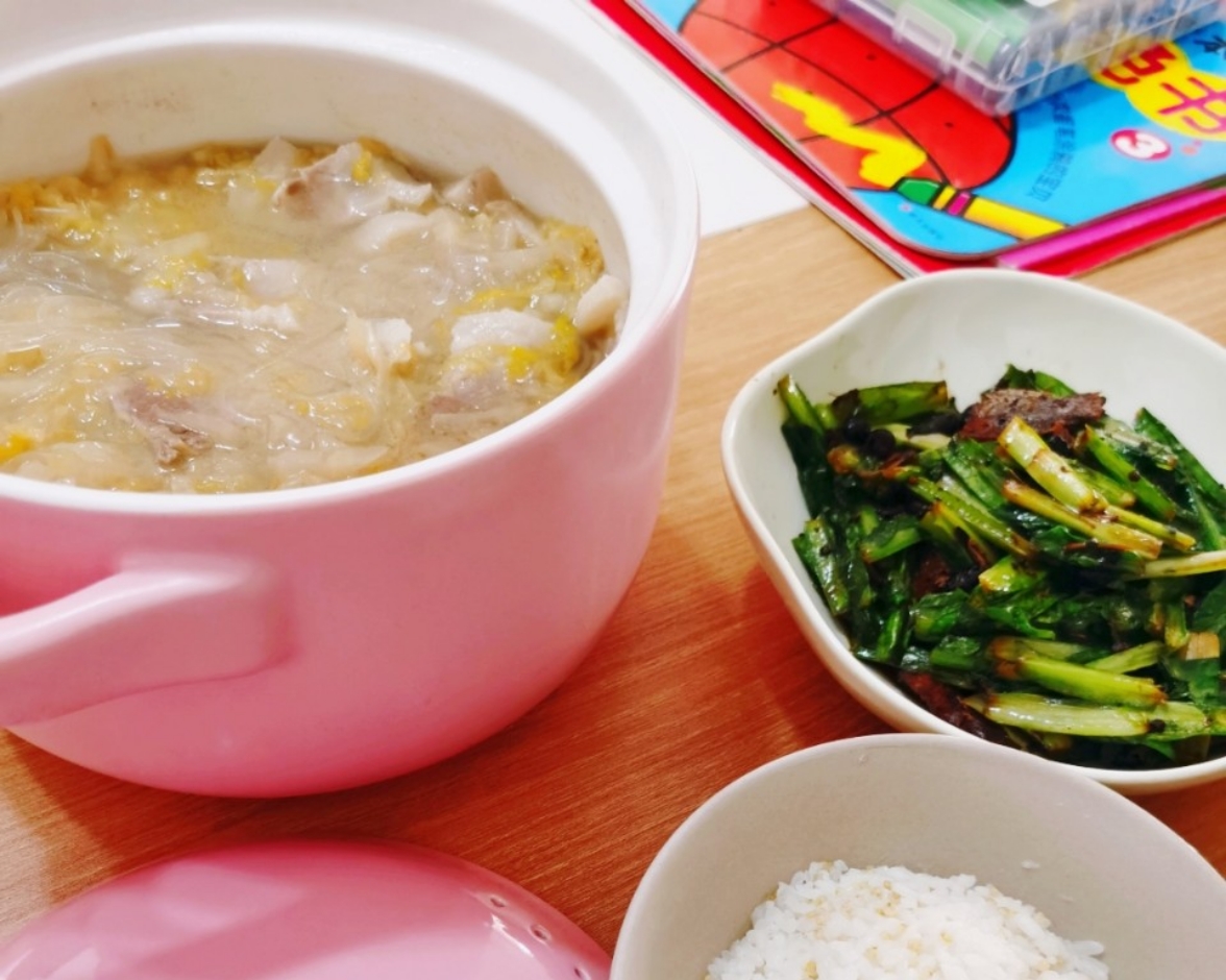 适合汤泡饭的砂锅酸菜粉丝汆白肉的做法 步骤5