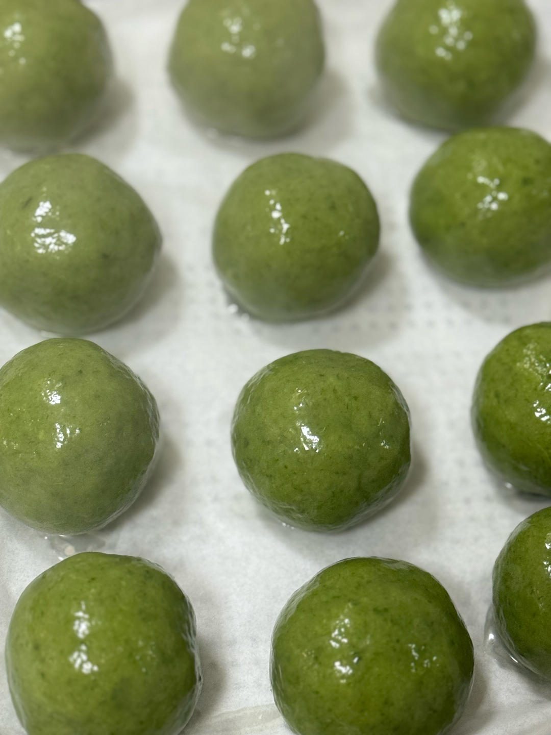 清明必吃的艾草青团