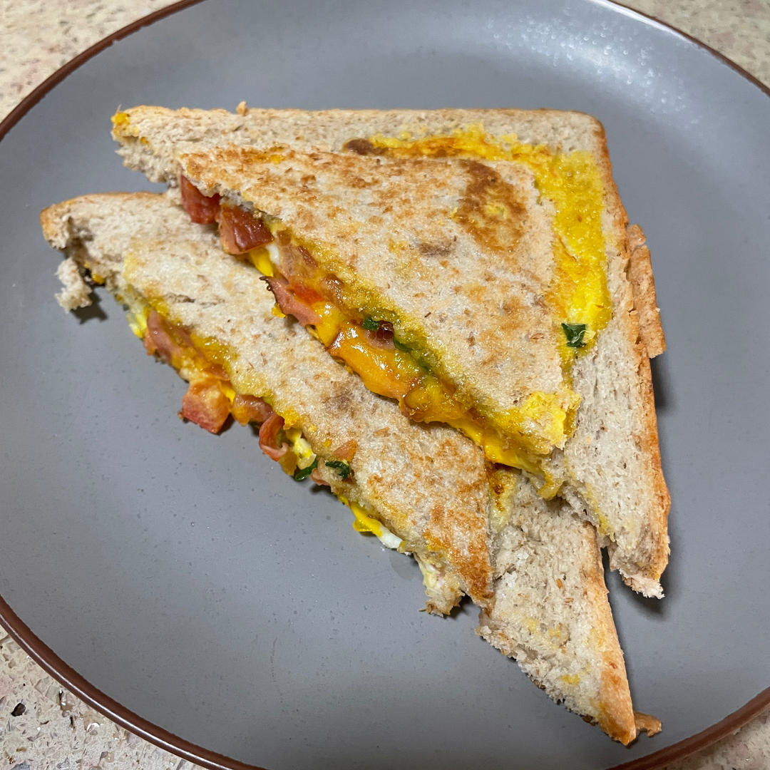 香肠鸡蛋吐司面包