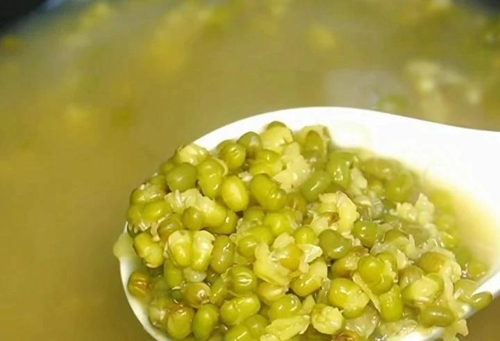 冰镇绿豆汤 夏日清凉解暑的午后点心