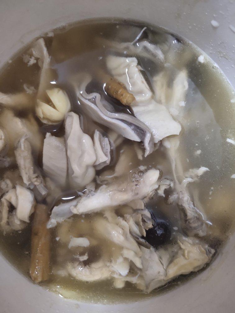 简单又好喝的猪肚淮生枸杞汤