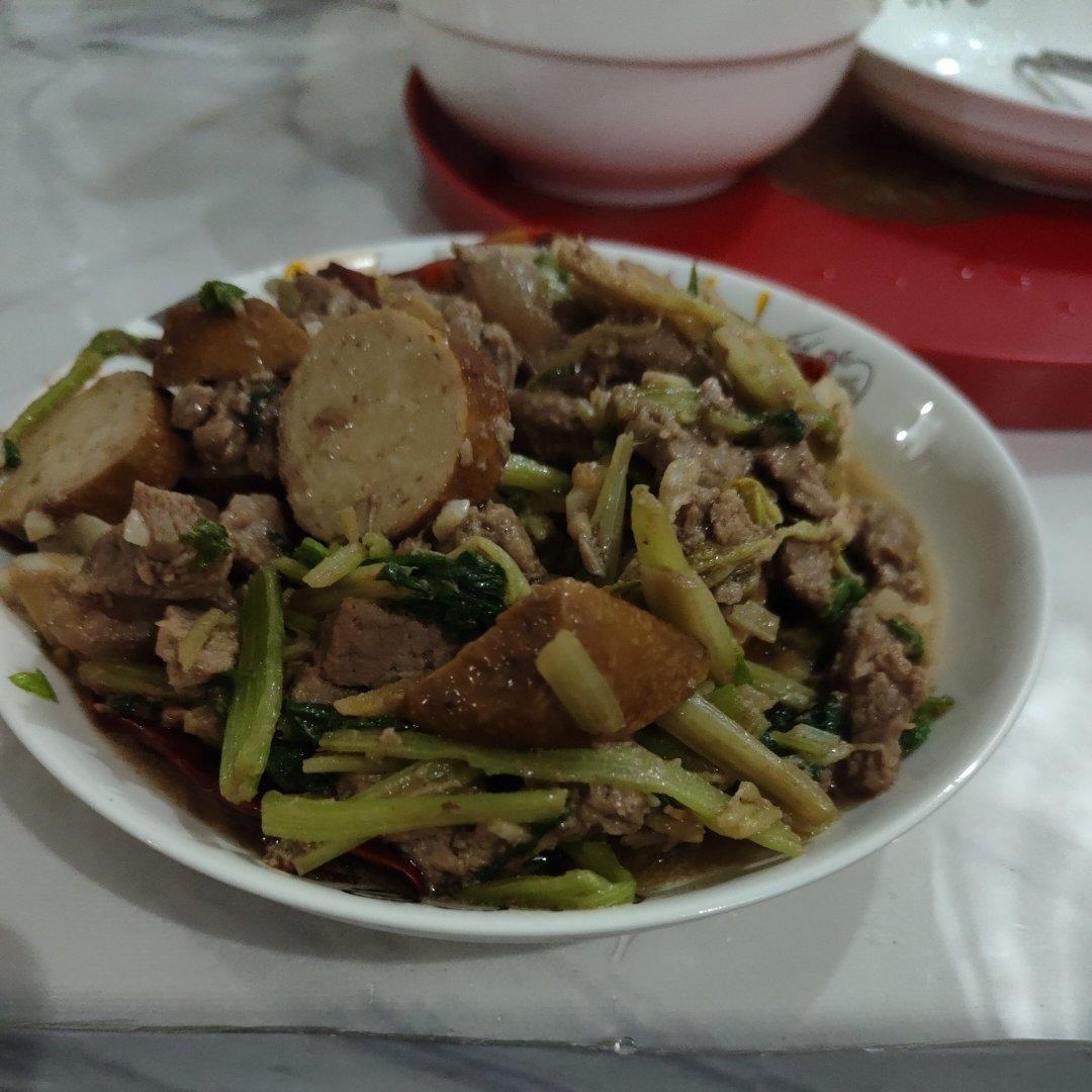 好吃到邻居敲门蹭饭的芹菜炒牛肉！