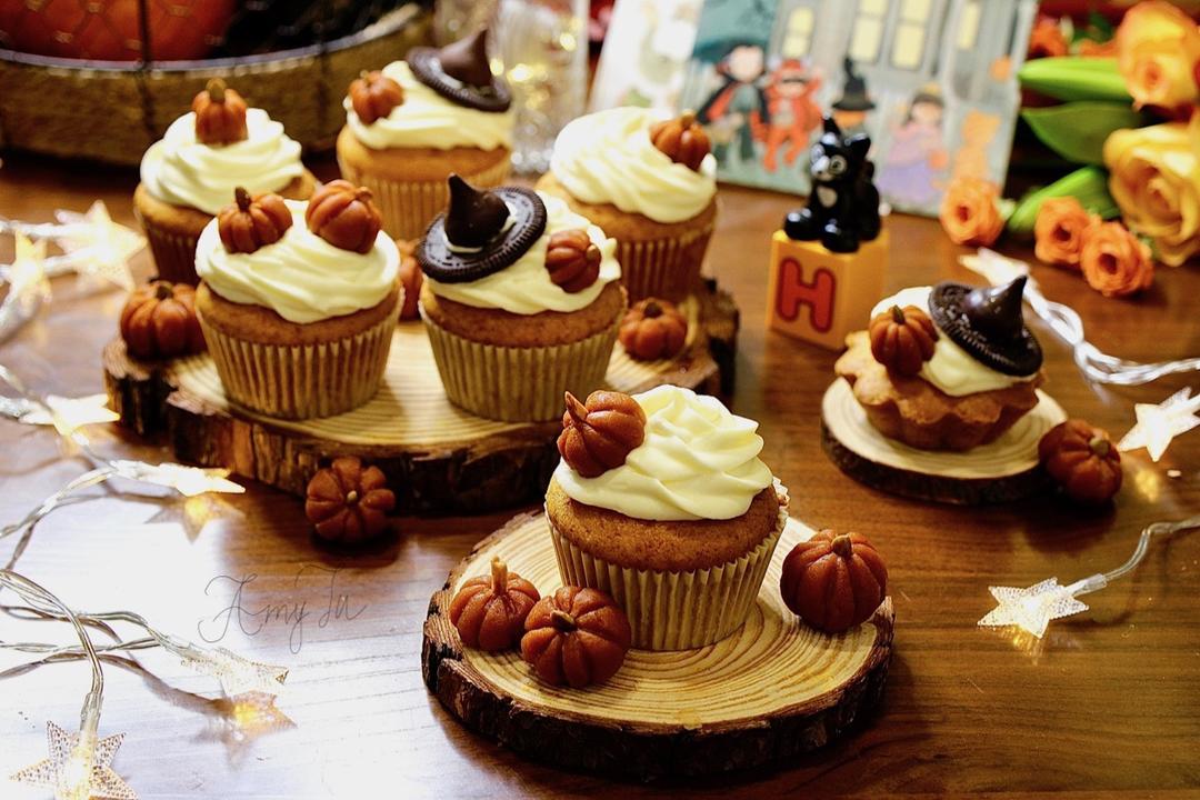 【万圣节🎃】戴女巫帽的南瓜栗子纸杯蛋糕的做法