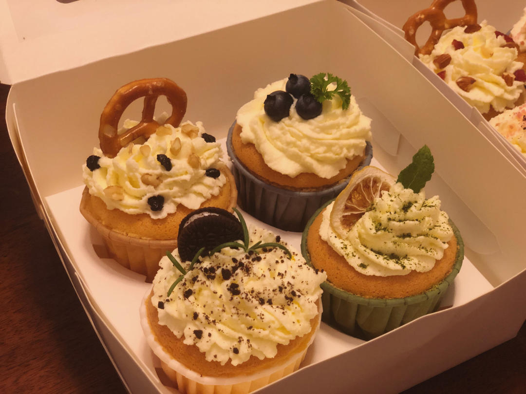 不开裂不回缩的纸杯小蛋糕