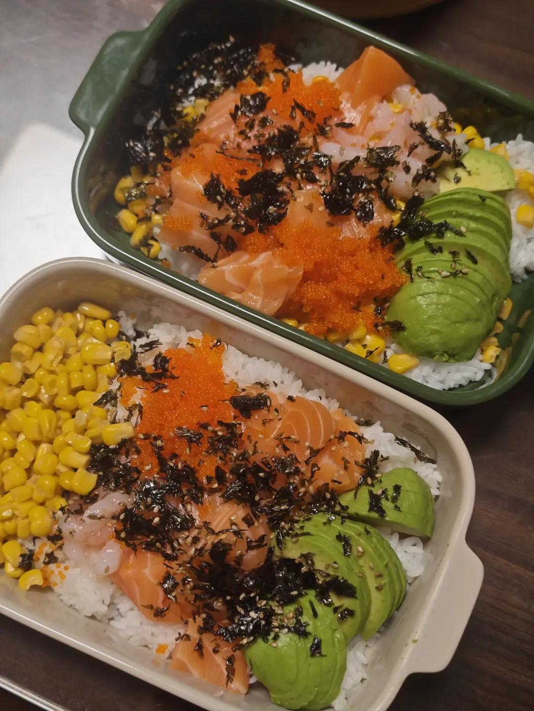 鲑鱼牛油果波奇饭