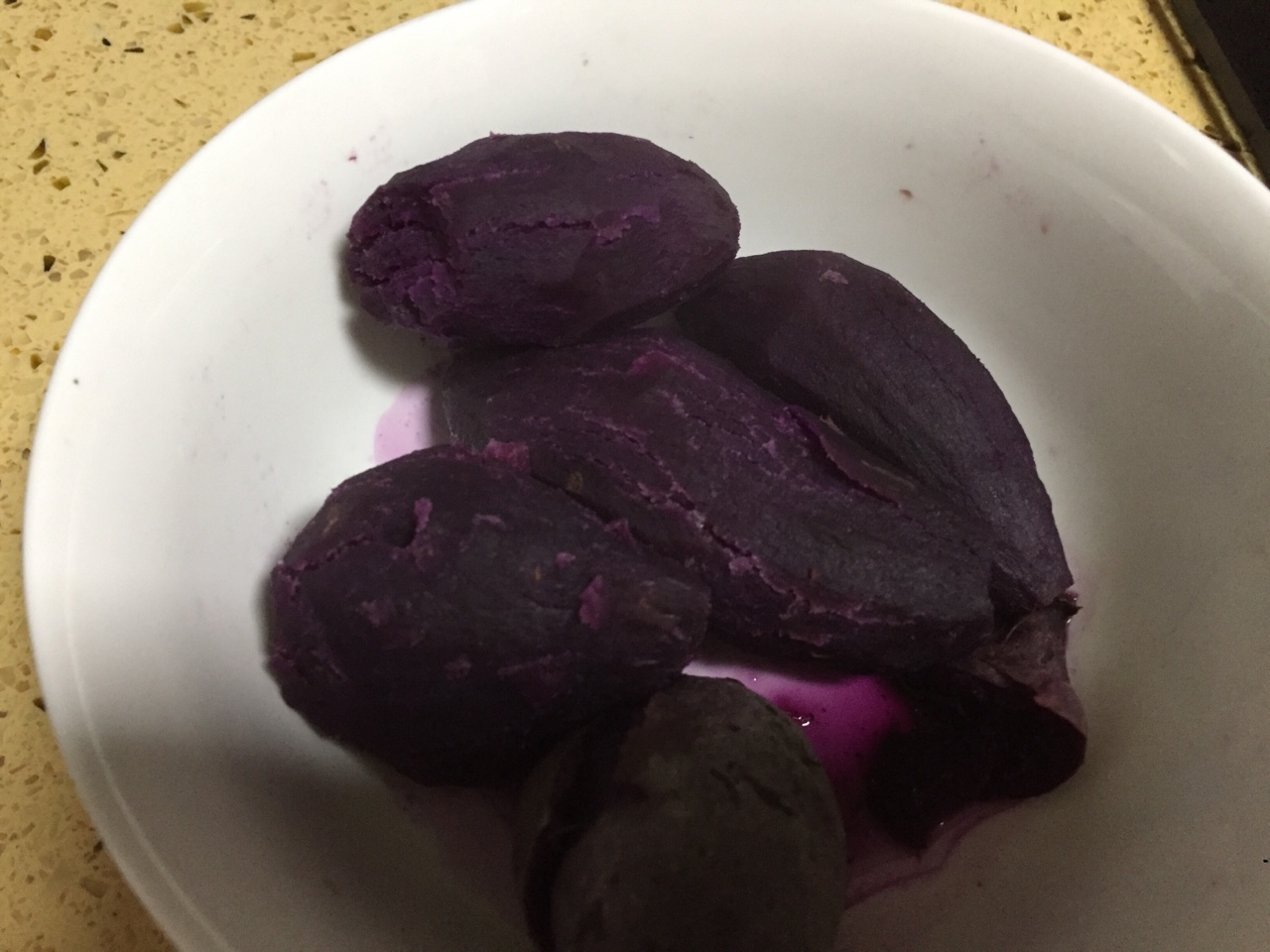 紫薯芝麻小饼（小花家的辅食）的做法 步骤1