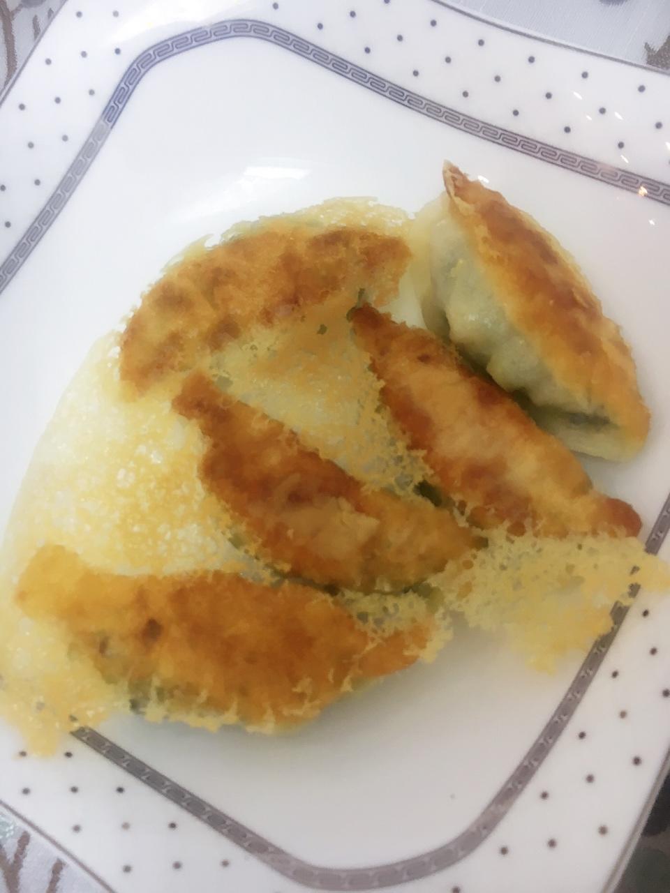 三鲜锅贴 Fried Dumplings