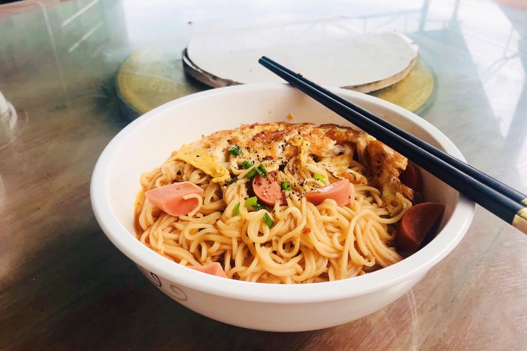 奶奶家的葱花鸡蛋面🍜可早餐可宵夜，香喷喷的童年回忆，最朴实的味道