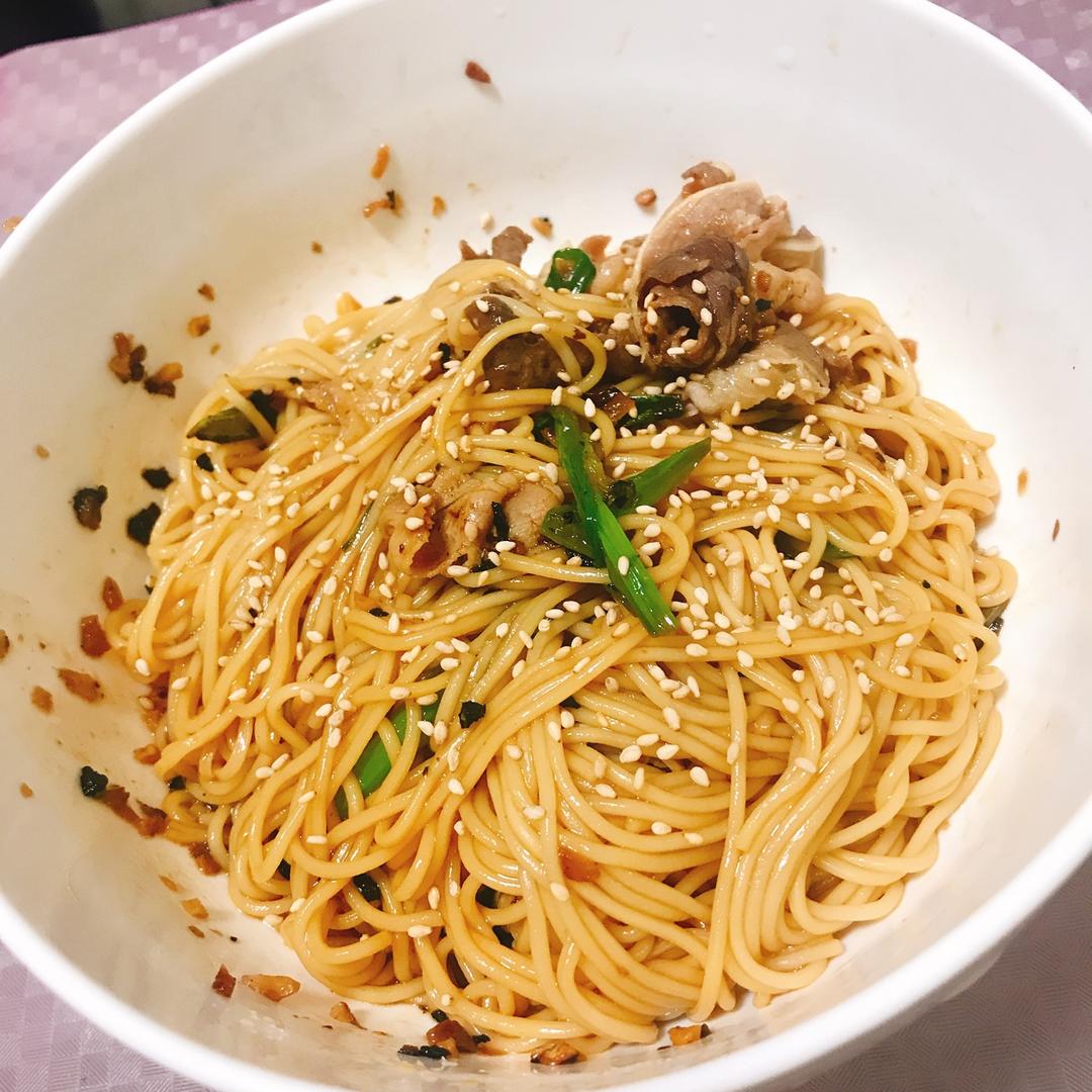 10分钟搞定的一碗葱油拌面