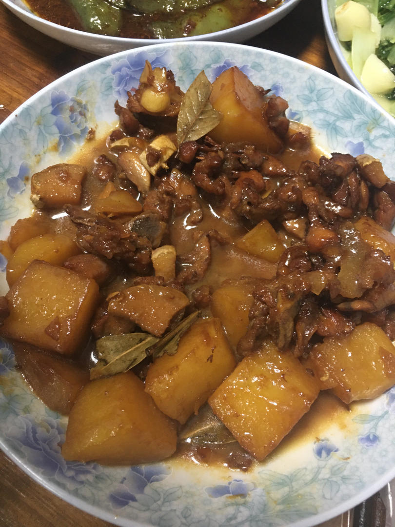 鸡腿炖土豆 上桌秒空盘 汤都喝干了！