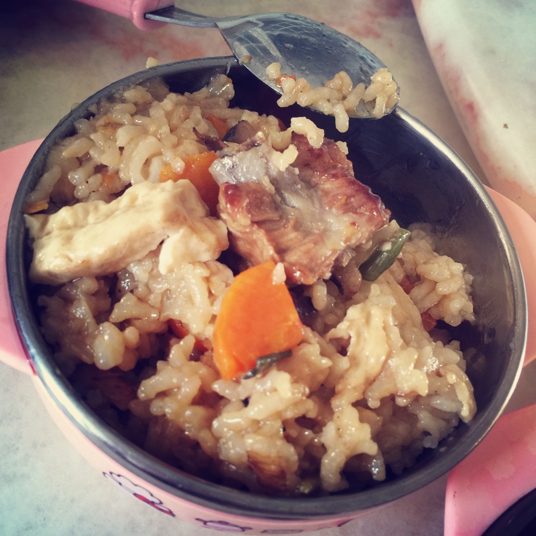 喷香排骨焖饭（爆好吃）