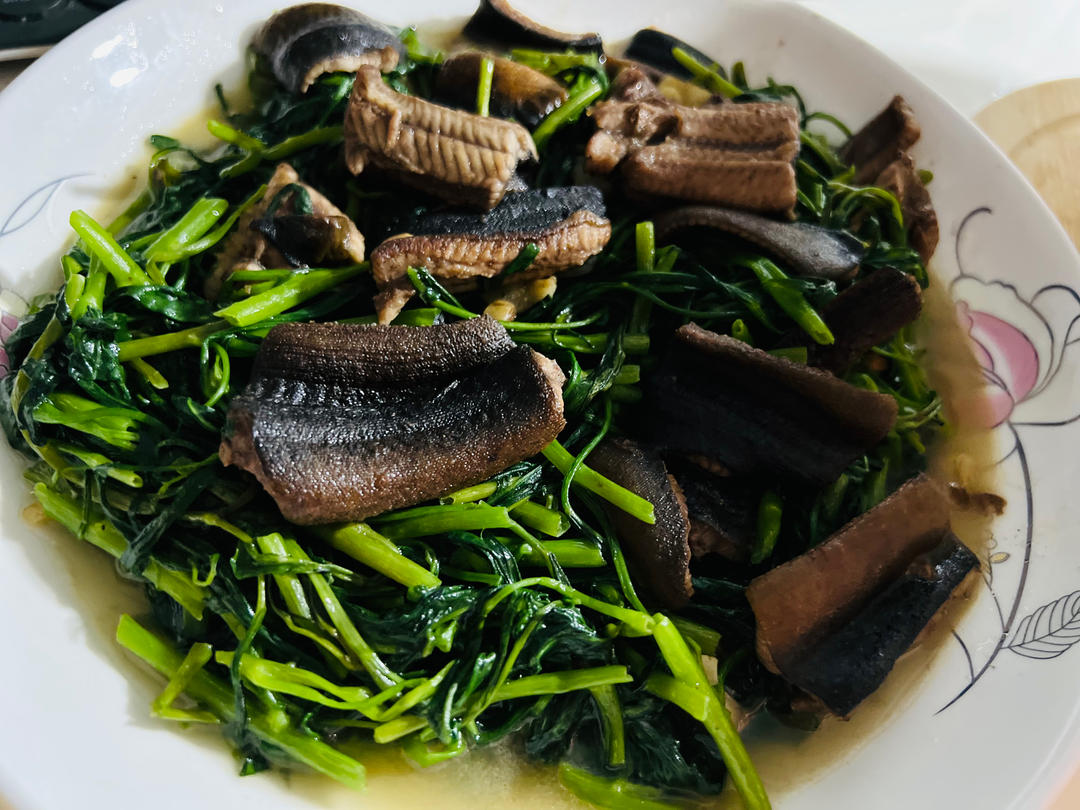 空心菜炒鳝鱼
空心菜鳝鱼饭
