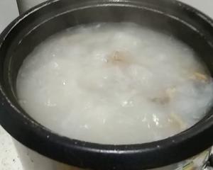 榆黄菇豆泡猪骨汤的做法 步骤2