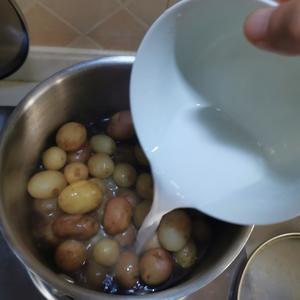 酱土豆（挂汁小土豆）的做法 步骤5